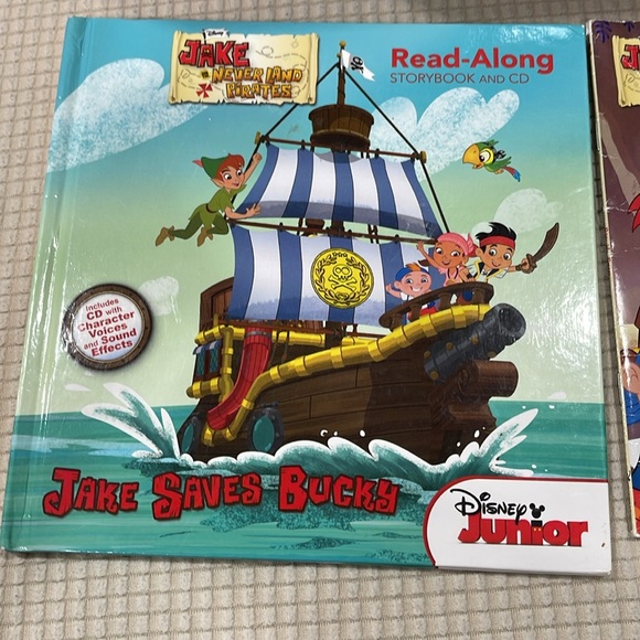 Jake the pirate books and wagon - Picture 3 of 6